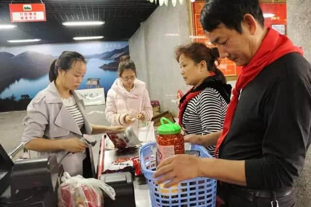 “赏百里画廊·品乌江美食”重庆万人游播州主题活动大家玩好嗨！