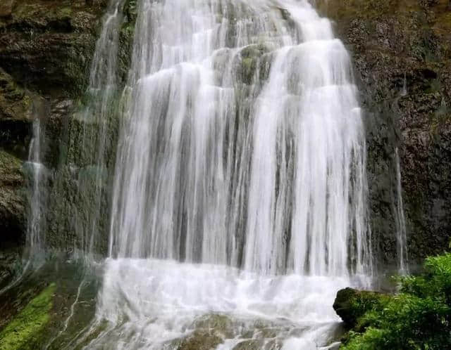 「旅游」贵阳这10个绝美徒步路线，花溪鬼架桥、红岩峡谷……挨个打卡去~