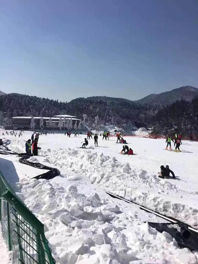 春节假日前期偏暖，降雨弱（冬季溪口商量岗滑雪篝火花样玩！二日游攻略）