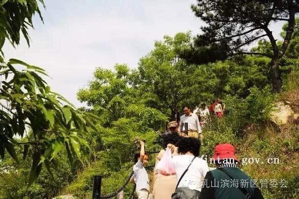 第二届“无碳”登山节在乳山银滩多福山养生旅游度假区开幕