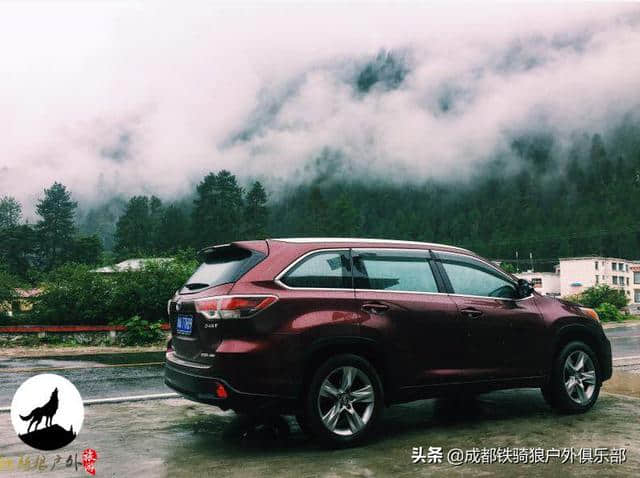 相比开自己的车，川藏线租车旅游优点很明显