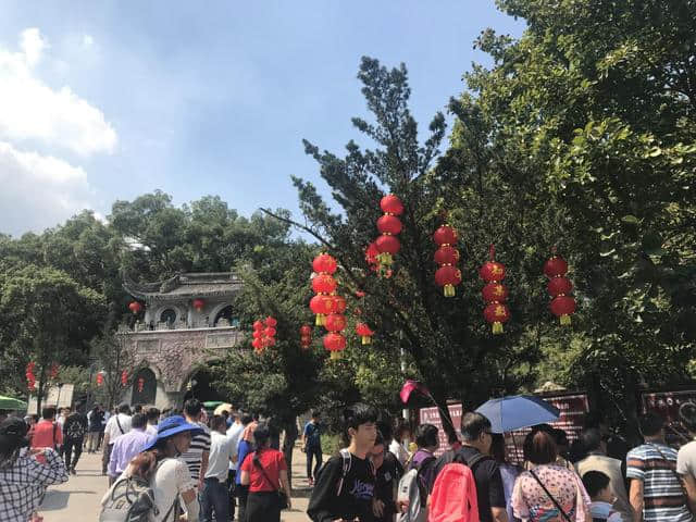 “十一”黄金周溪口景区掀起旅游“巨浪”