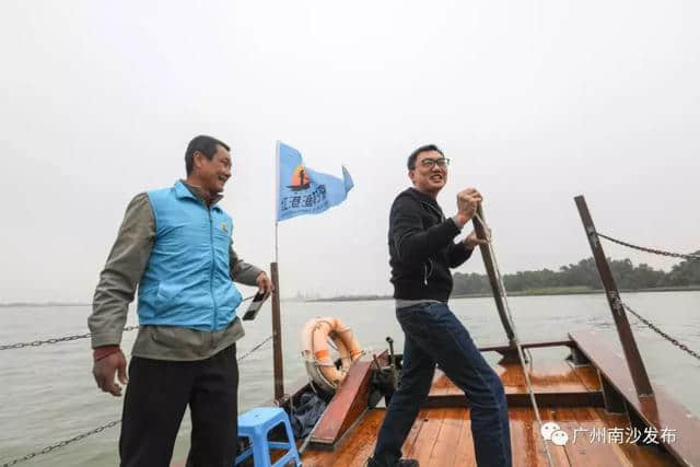 游船摇撸再现传统渔家风情，万顷沙红港渔村游添旅游新亮点