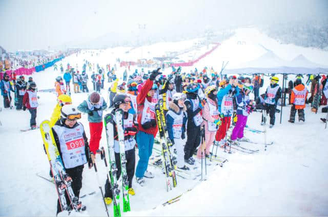 成都滑雪必去胜地，滑雪嗨玩无止境丨西岭雪山一日游攻略！