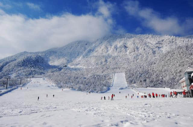 成都滑雪必去胜地，滑雪嗨玩无止境丨西岭雪山一日游攻略！