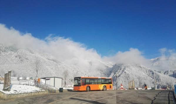 晚上也可以滑雪？西岭雪山夜滑狂欢周，开启成都人全新的旅游生活方式