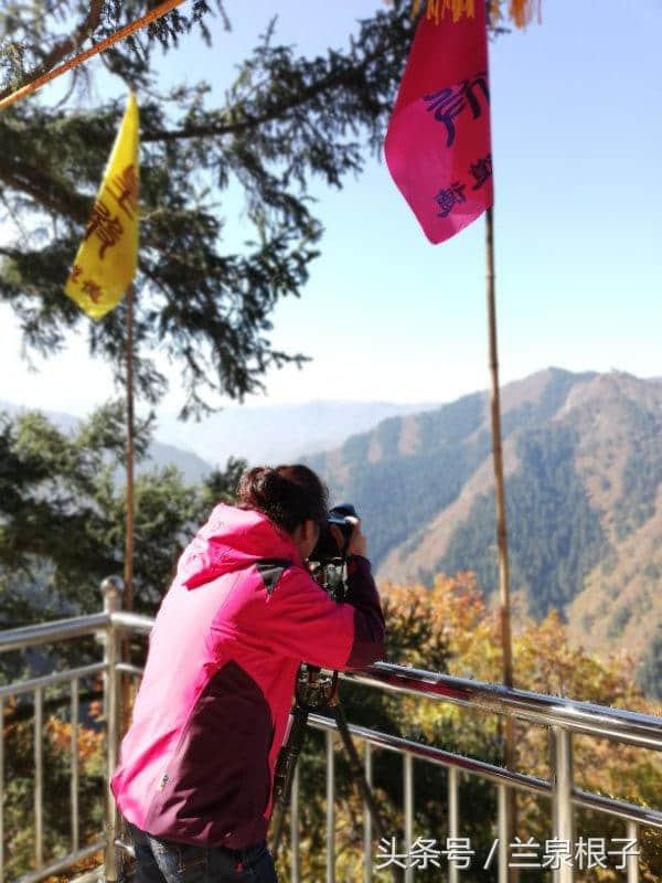 西部旅游发展研究院组织兰州35名摄影家在兴隆山采风创作活动