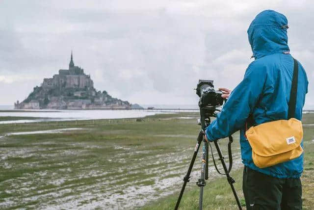 拼团｜旅行达人都在背的单肩包，轻巧、能装，还防盗