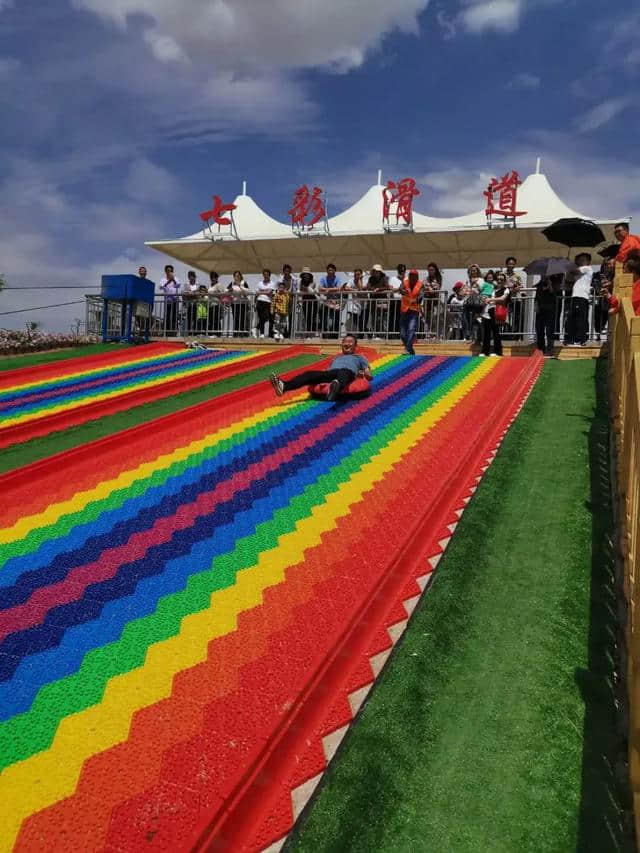 白银凤园花海正式营业啦！除了赏花，彩虹滑道、儿童乐园、拍照打卡等项目让您嗨到爆！