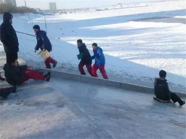 中国旅游地图：零下二十七度品美食 冰天雪地中撒个欢