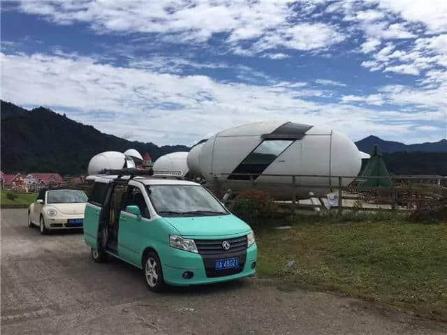 西岭雪山全球top1星空蛋屋露营基地，享清凉夏日，观云海美景