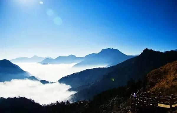 西岭雪山全球top1星空蛋屋露营基地，享清凉夏日，观云海美景