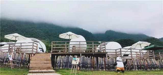 西岭雪山全球top1星空蛋屋露营基地，享清凉夏日，观云海美景