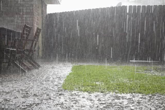 如果想在雨季去泰国游玩，有什么需要特别注意的吗？