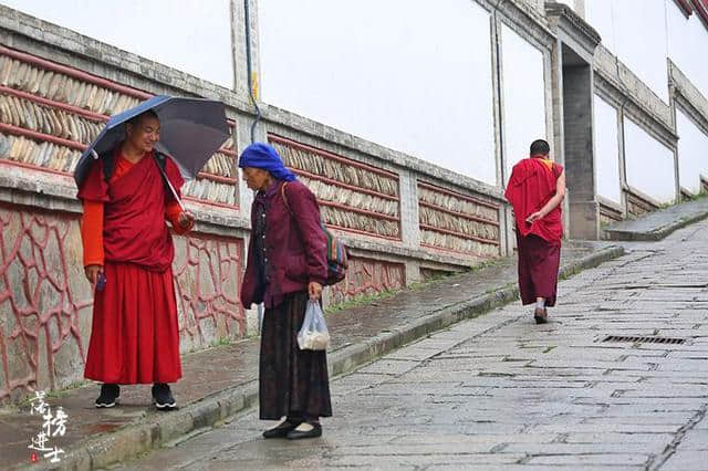 西宁最知名的旅游景点，每天游客络绎不绝，来这里你应该看什么？