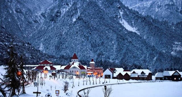 西岭雪山旅游景区