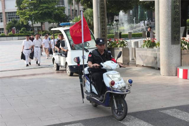 广州市旅游商务职校-做广州好街坊，学校成立社区义务联防巡逻队