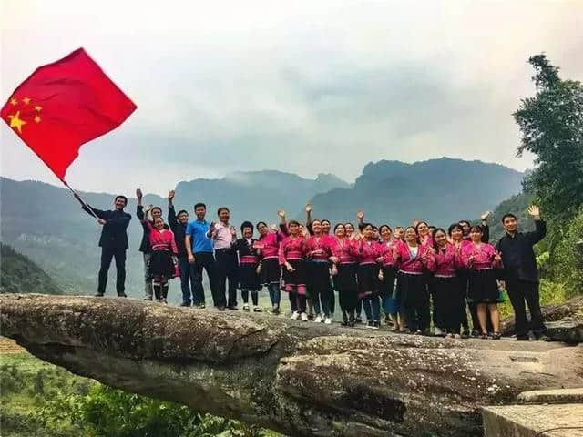 头条 | 七月仲夏，清凉秘境正确的打开方式，一起来龙胜布尼梯田走花路吧