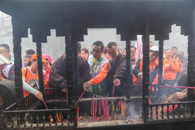 观音诞，万名游客齐聚东莞观音山，平安吉祥