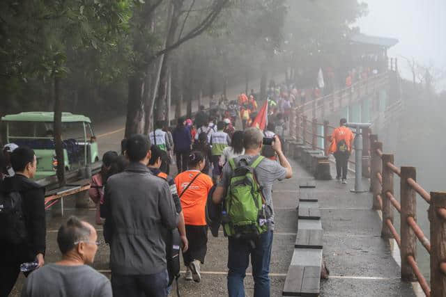 观音诞，万名游客齐聚东莞观音山，平安吉祥