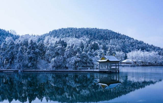 江南浔城入初冬，匡庐晨雾浓，庐山旅游攻略