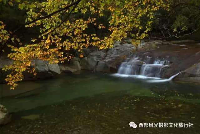 金色光雾山，此时的光雾山秋色蓬勃，山色日佳