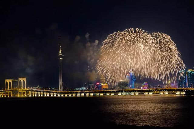 澳门烟花汇演将来！这6个免费观赏点请收好，还有澳门美食指南！