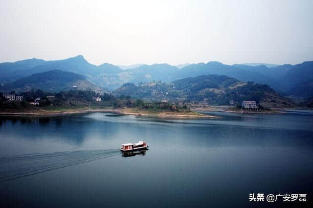 广安市邻水县东南方向 大洪湖旅游景点故有&quot;千岛洪湖&quot;之称