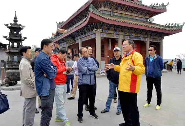 文学大家：在东莞观音山上