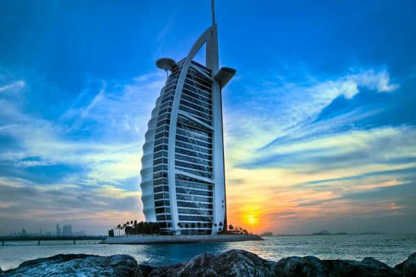 迪拜帆船酒店多少钱？一晚上的消费大约在多少？