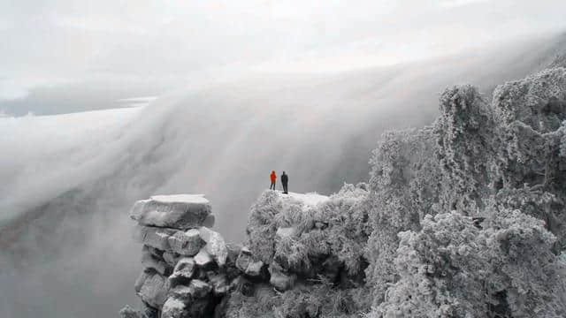 庐山雪霁美如画 引发冬季旅游热潮