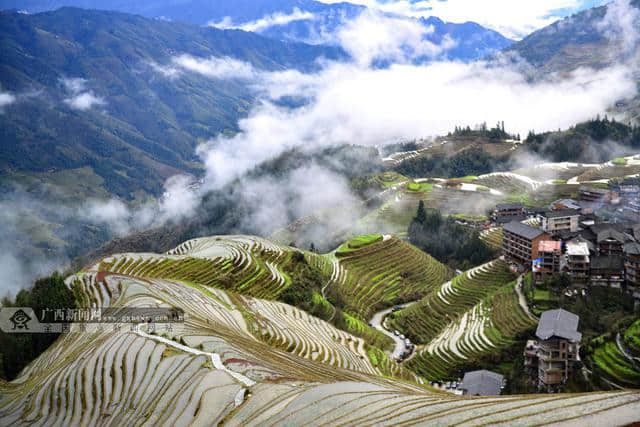 广西龙胜春日梯田景美如画 当地农民通过发展乡村旅游脱贫致富