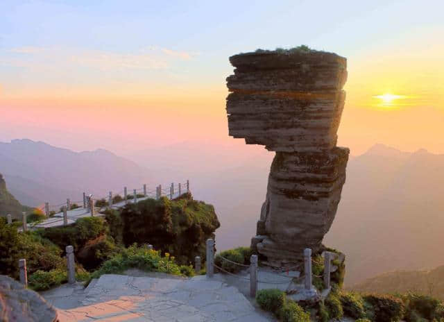 中国最美避暑旅游地，这才是八月最值得去的旅行地