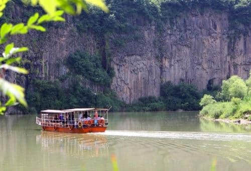 趁着这秋高气爽游玩一番再适合不过，那辽宁秋季旅游好去处在这里