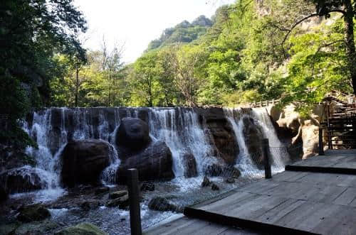 趁着这秋高气爽游玩一番再适合不过，那辽宁秋季旅游好去处在这里