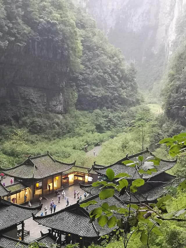 观人文印象武隆，赏天坑地缝美景