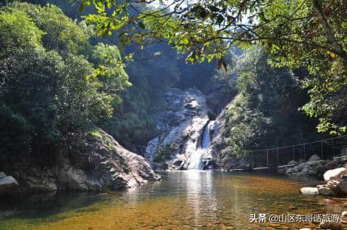 以雄、奇、险、秀著称，山岳风光秀美绮丽的黄山牯牛降风景区