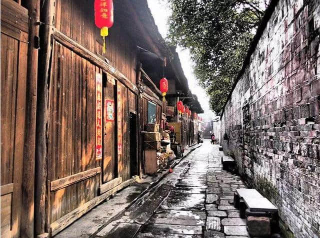 古镇小众旅游文化：黔阳古城，柳江古镇，毕棚沟，稻城亚丁