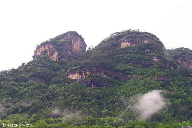 到武夷山旅游遇到突发大暴雨，烟雨中漫游武夷山，宛若灵山仙境