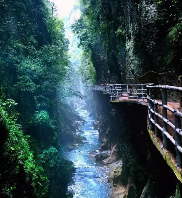 武汉周边最刺激的旅游景点 看一眼都腿发软