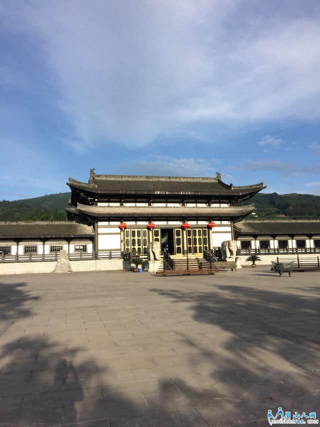 柳江古镇光明寺，气势恢弘令人惊叹