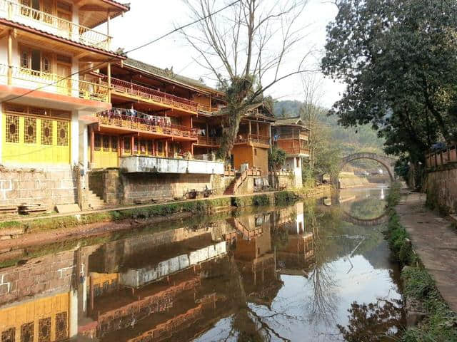 7月四川最佳旅游古镇，人少气温舒适且不收费，住宿条件干净实惠