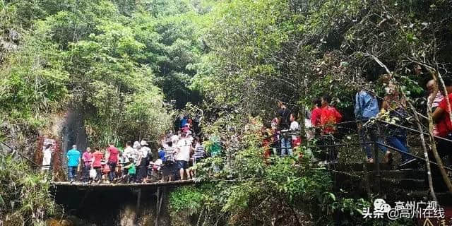 高州这个景区人山人海，交警发布景区道路临时交通管制提示！