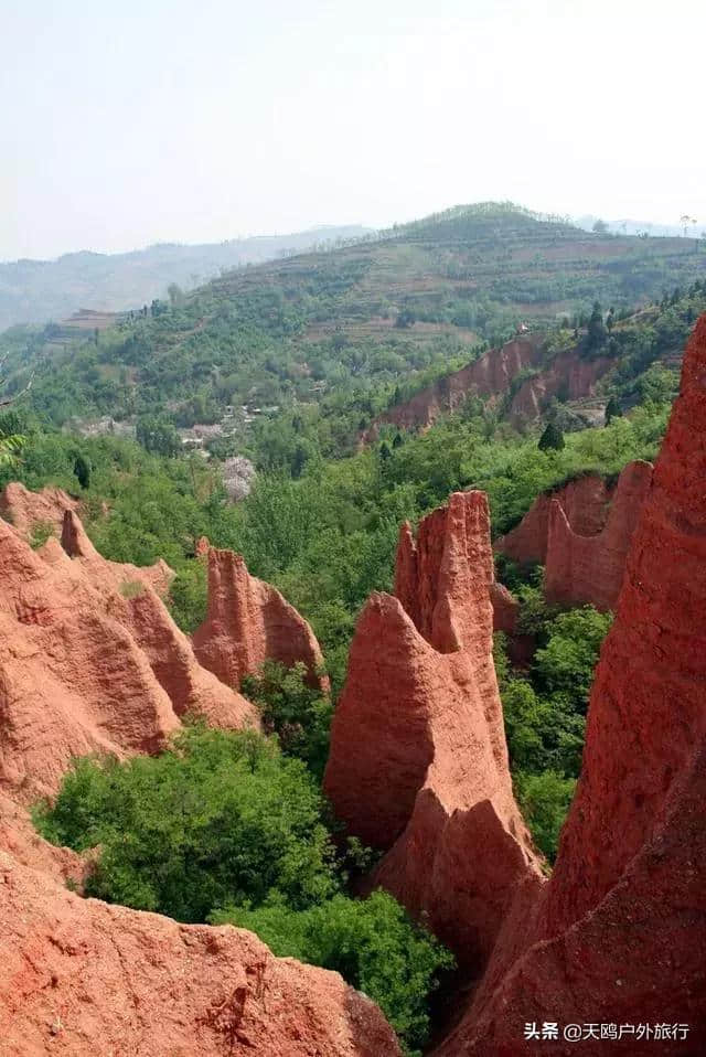 五一出游推荐“丹霞地貌”红石谷，此景全国罕见，河南仅有。