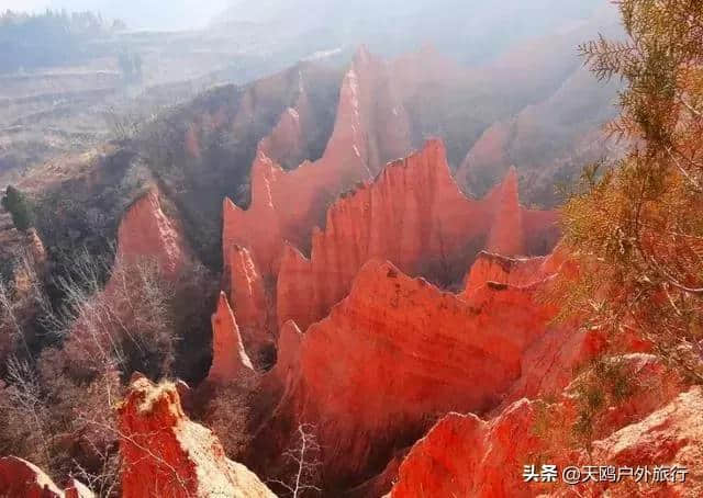 五一出游推荐“丹霞地貌”红石谷，此景全国罕见，河南仅有。