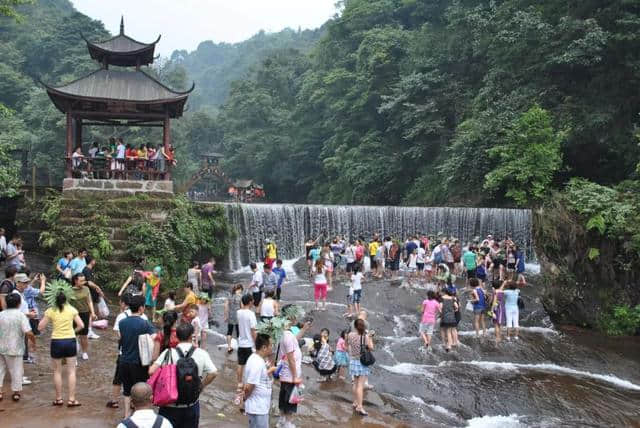 6月底天台山不可错过的盛事——2018全球城市旅游小姐总决赛暨邛崃·天台山高山玩水节开幕式