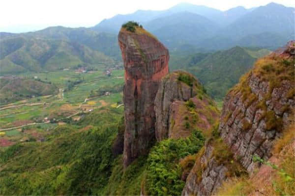 赣州十大旅游景点，通天岩是一个有着许多天然溶洞的景点