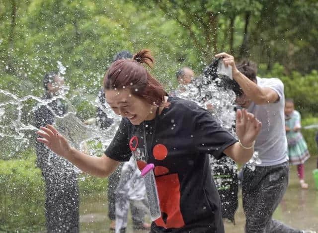 五一节，来云南花腰傣之乡泼水狂欢！