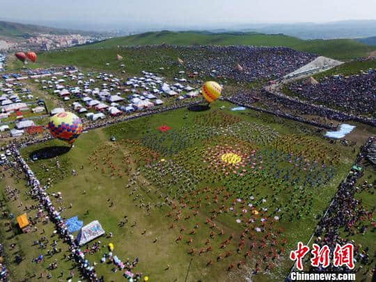 甘南香巴拉旅游艺术节开幕 欢歌载舞庆祝藏区发展