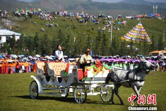 甘南香巴拉旅游艺术节开幕 欢歌载舞庆祝藏区发展